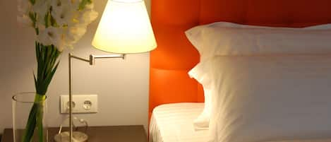 Comfort Room, 1 King Bed | Minibar, desk, blackout curtains, soundproofing