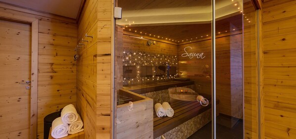 Sauna, steam room, Turkish bath/hammam, body treatments, aromatherapy