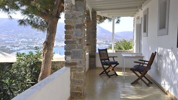 Deluxe Quadruple Room | Terrace/patio