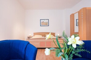 Apartment (for 2 Persons) | Bügeleisen/Bügelbrett, Babybetten, Zustellbetten, WLAN