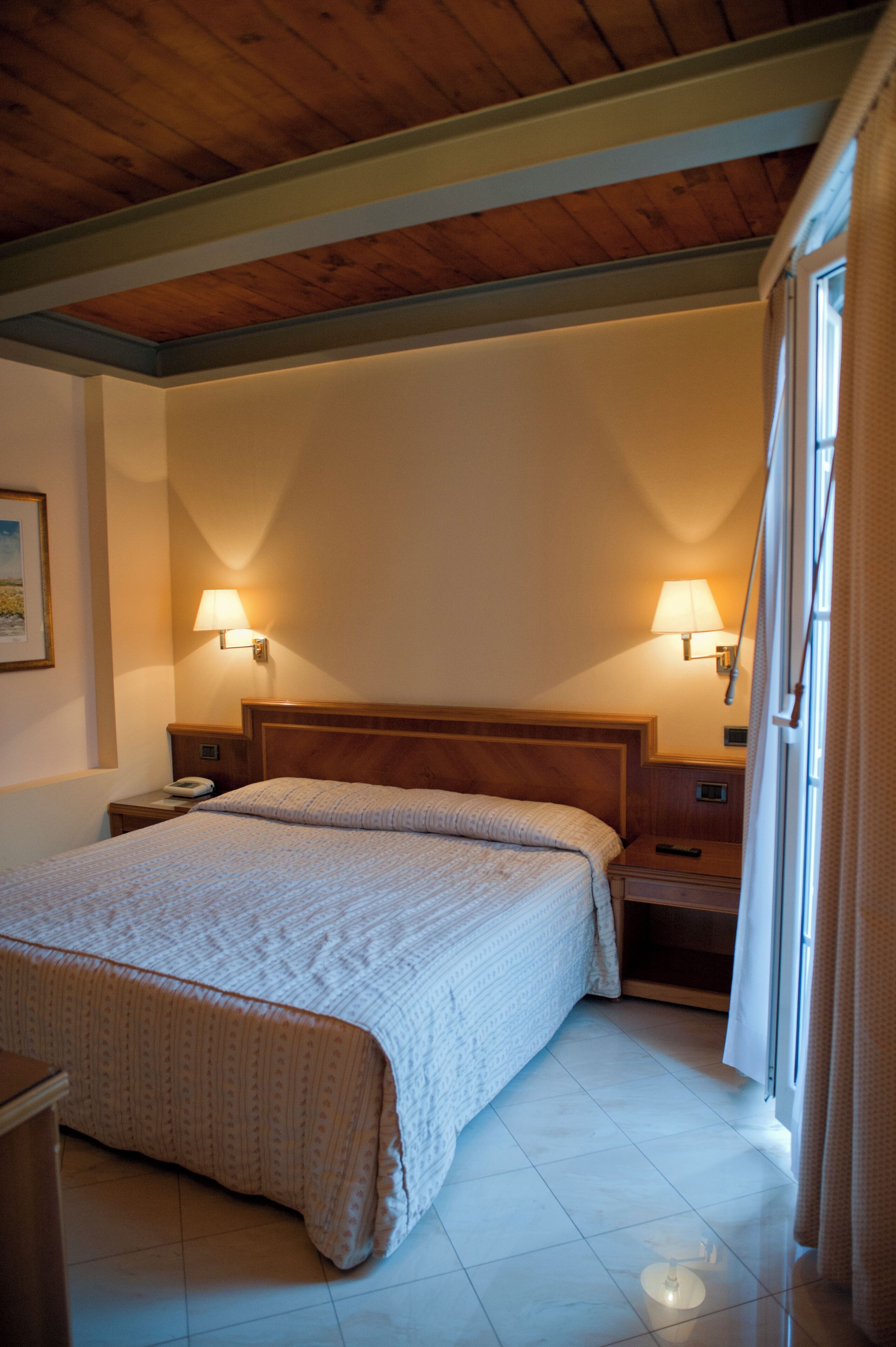 double room | in-room safe, desk, cots/infant beds, free wifi