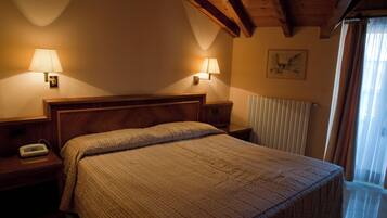 Doppelzimmer | Zimmersafe, Schreibtisch, Babybetten, kostenloses WLAN