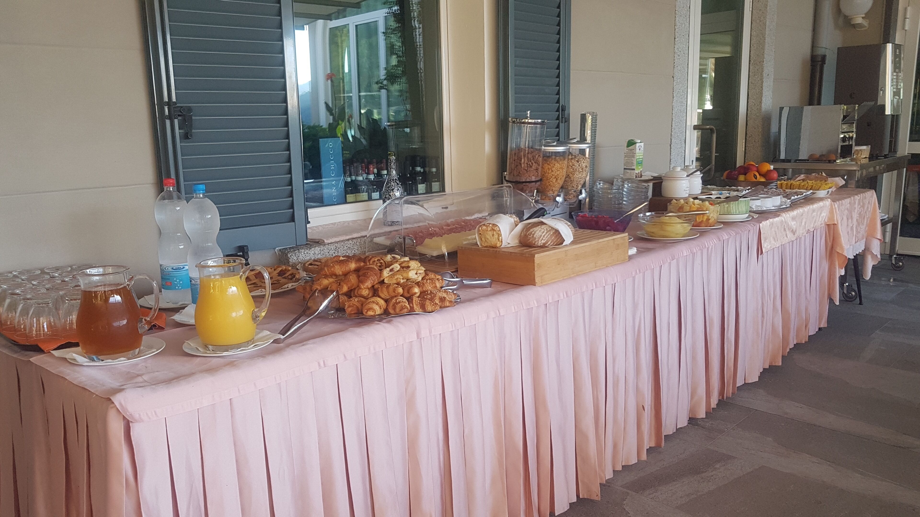 daily buffet breakfast (eur 10 per person)
