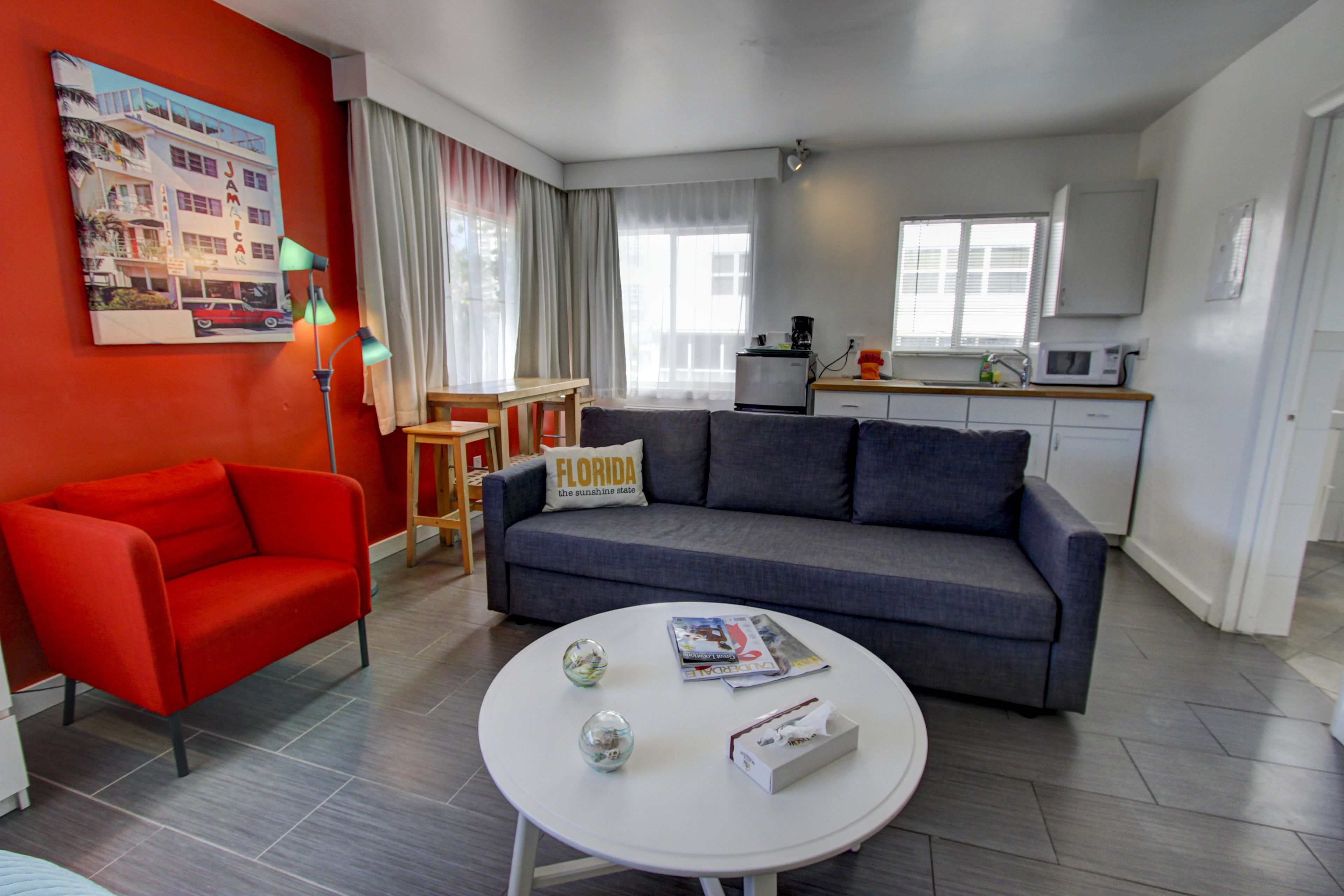 Executive Room, 1 King Bed with Sofa bed, Kitchenette (Minimum check-in age is 25) | Living area | LCD TV