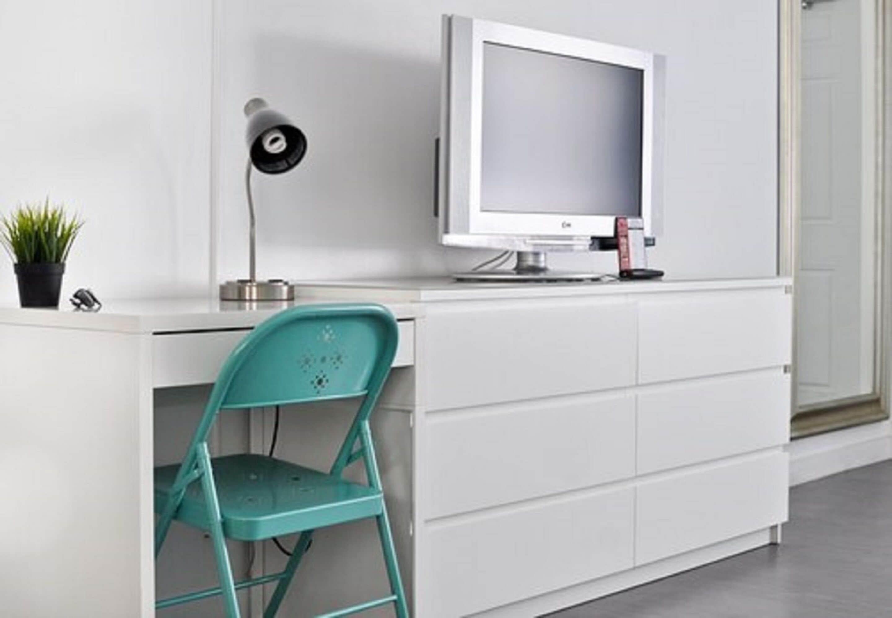 deluxe room, 2 king beds (minimum check-in age is 25) | room amenity