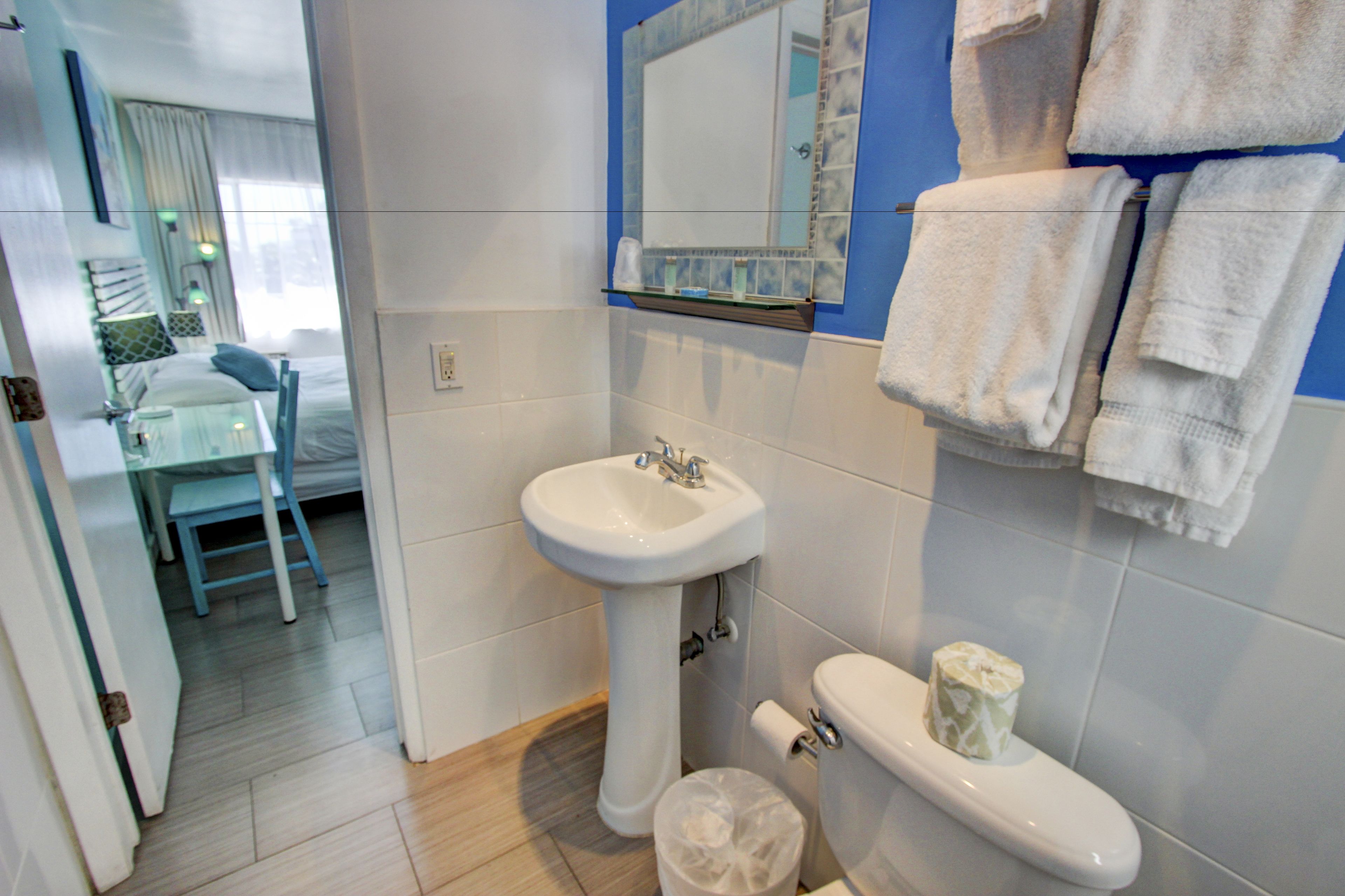 standard room, 1 king bed (minimum check-in age is 25) | bathroom | shower, hair dryer, towels