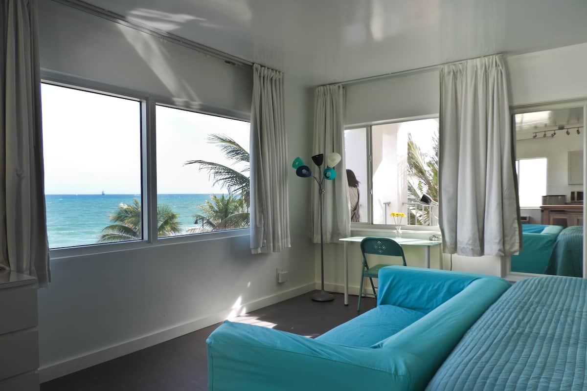 Suite Deluxe, 1 très grand lit, coin cuisine, vue océan (Minimum check-in age is 25) | Coin séjour