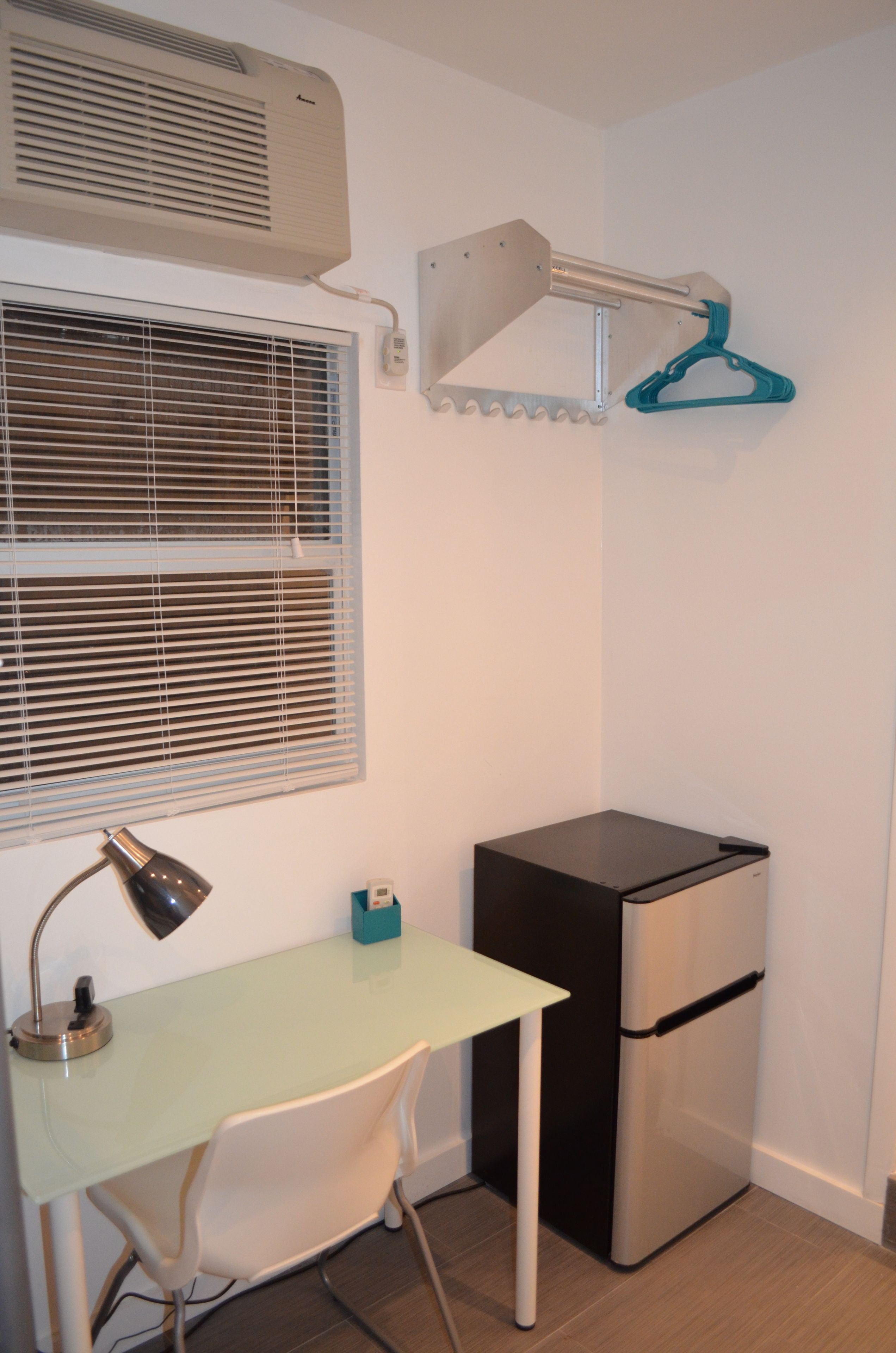 bunk bed room (dorm) w/private bathroom - no parking (min age check in 25) | bathroom | shower, hair dryer, towels