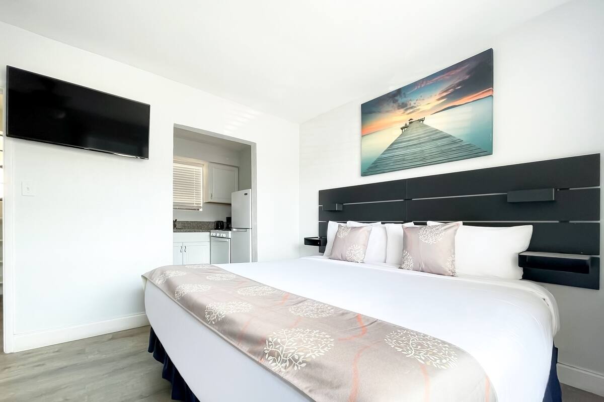 Studio – standard, 1 queensize-seng, ikke-røyk | Safe på rommet, strykejern/-brett, wi-fi (inkludert) og sengetøy