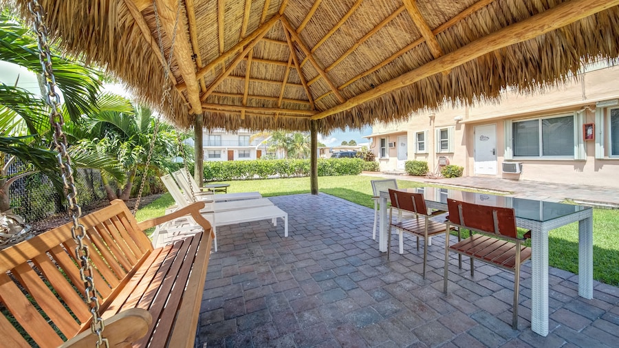 Hollywood Beach Flamingo