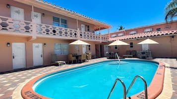 4 piscinas al aire libre