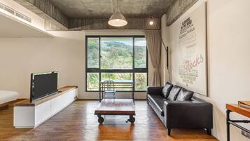 Deluxe Double Room, Mountain View | Down comforters, desk, blackout drapes, soundproofing