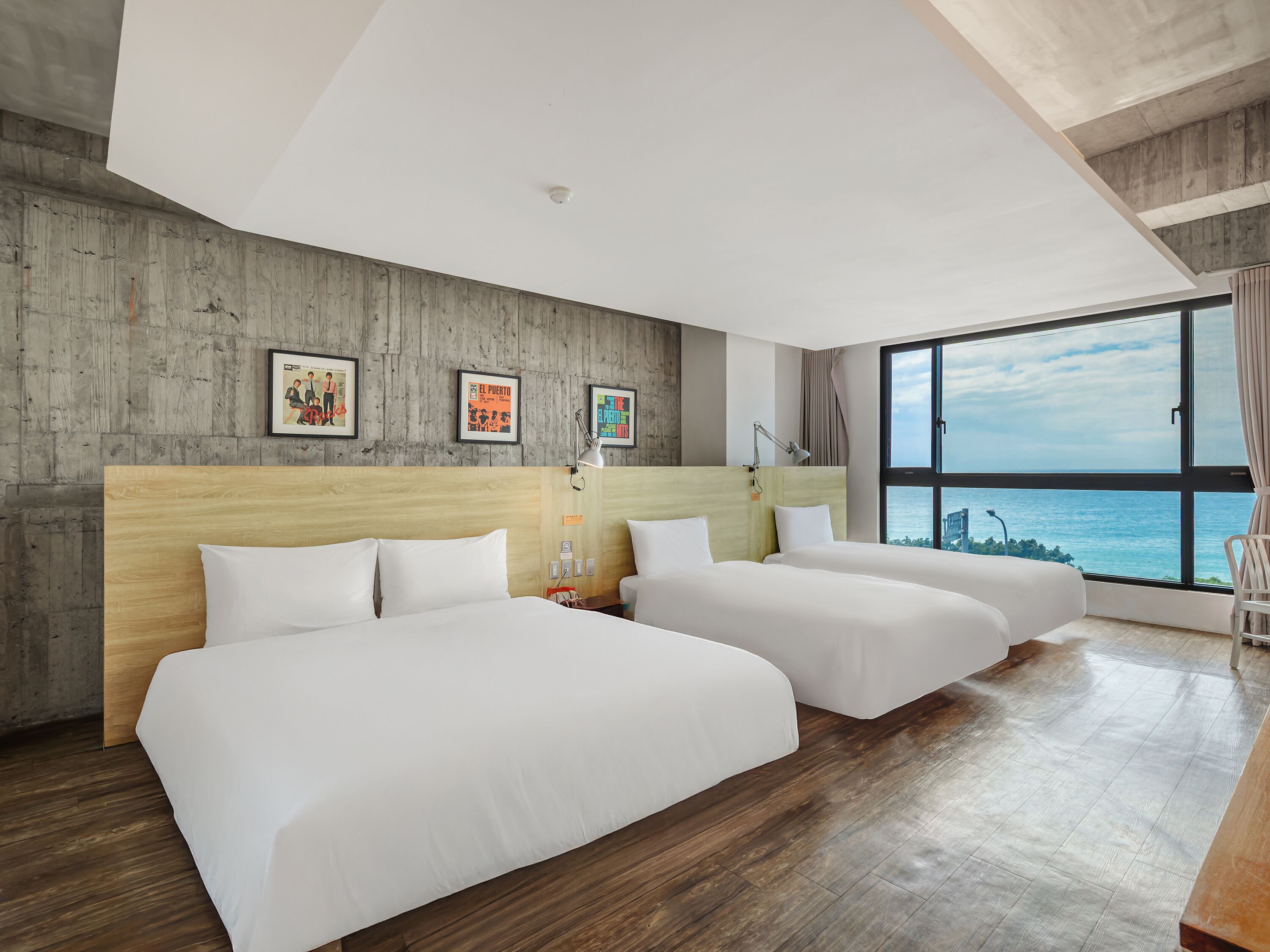 Chambre Deluxe, vue sur la mer | Couette en duvet, bureau, rideaux d’obscurcissement