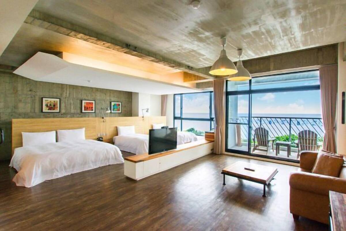 1 bedroom, down comforters, desk, blackout drapes