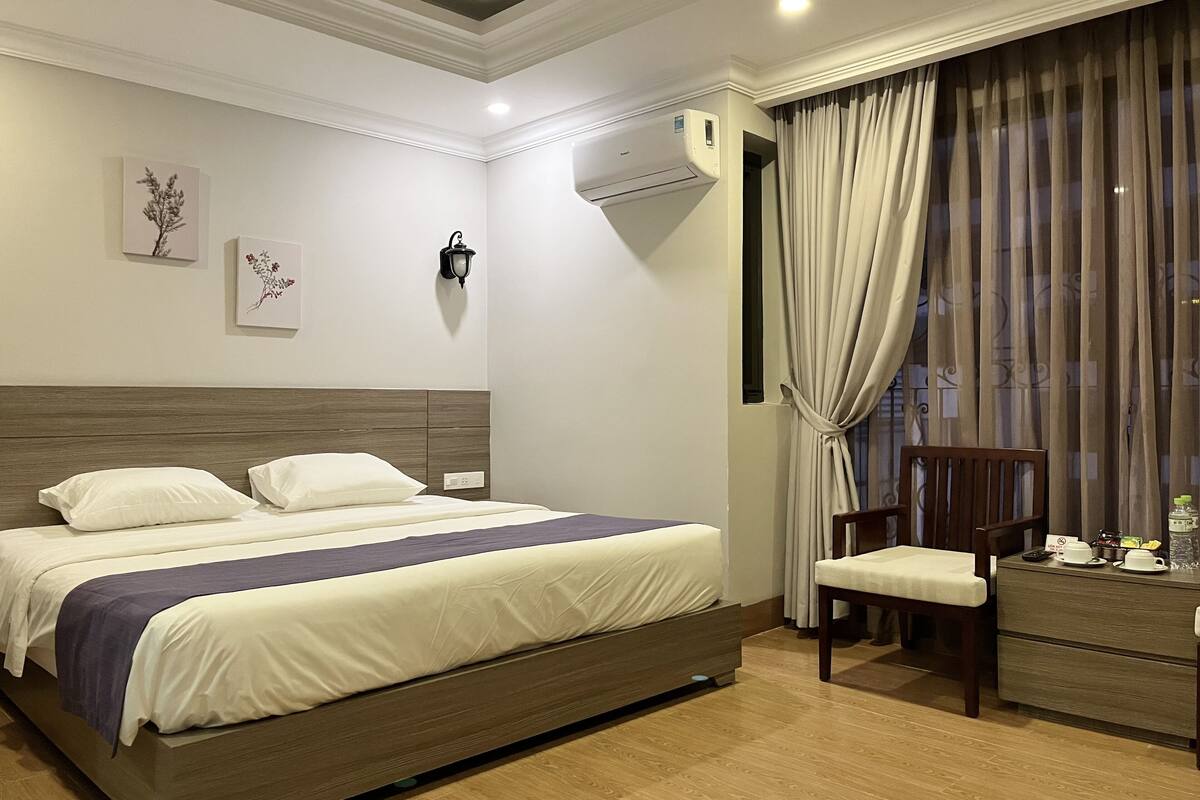 Double Room | Minibar, in-room safe, desk, blackout curtains