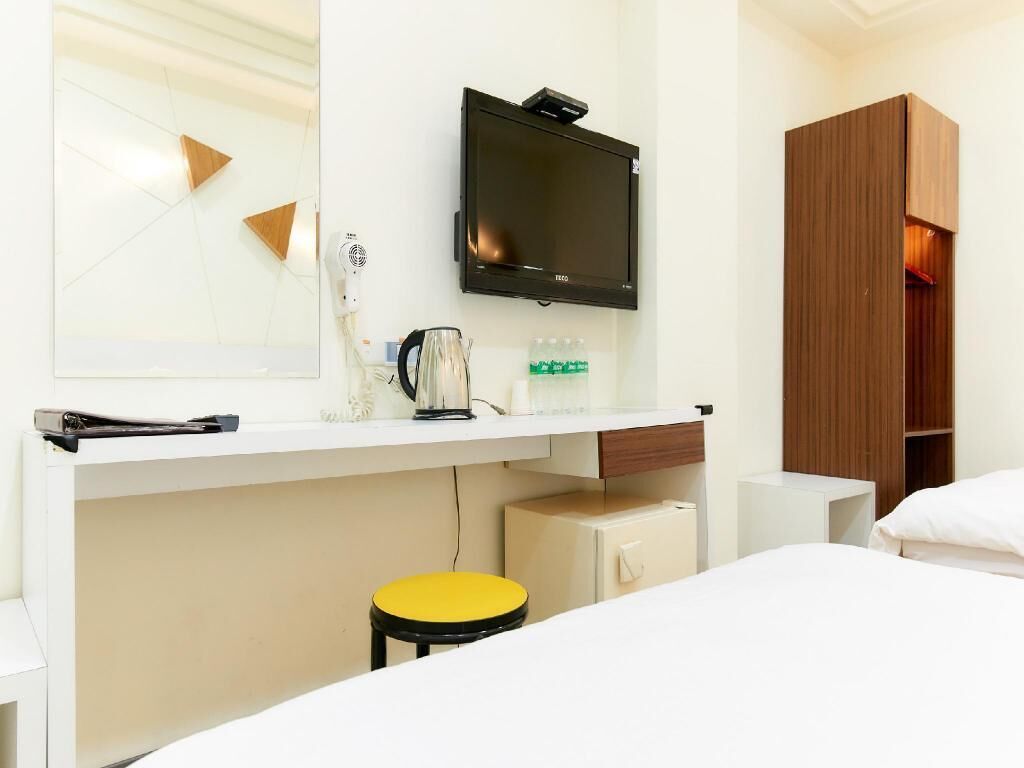 書桌、免費無線上網、床單、無障礙通道