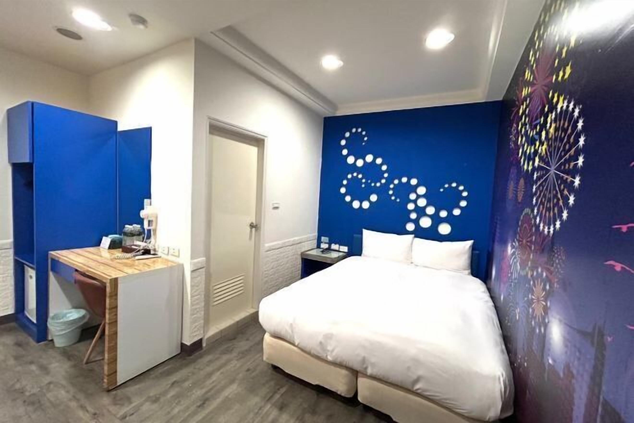 Desk, free WiFi, bed sheets, wheelchair access