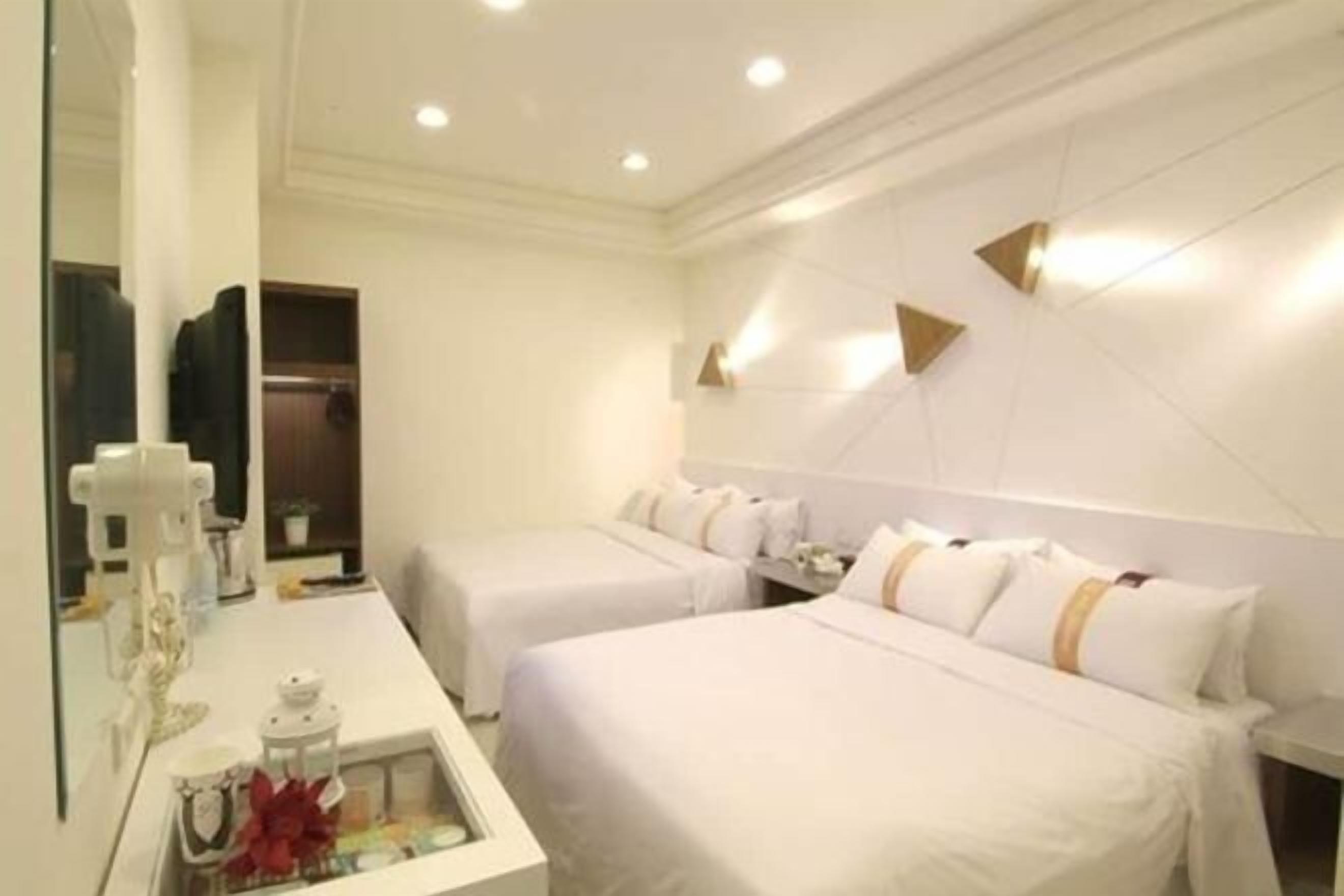 Escritorio, wifi gratis, ropa de cama y acceso para silla de ruedas 