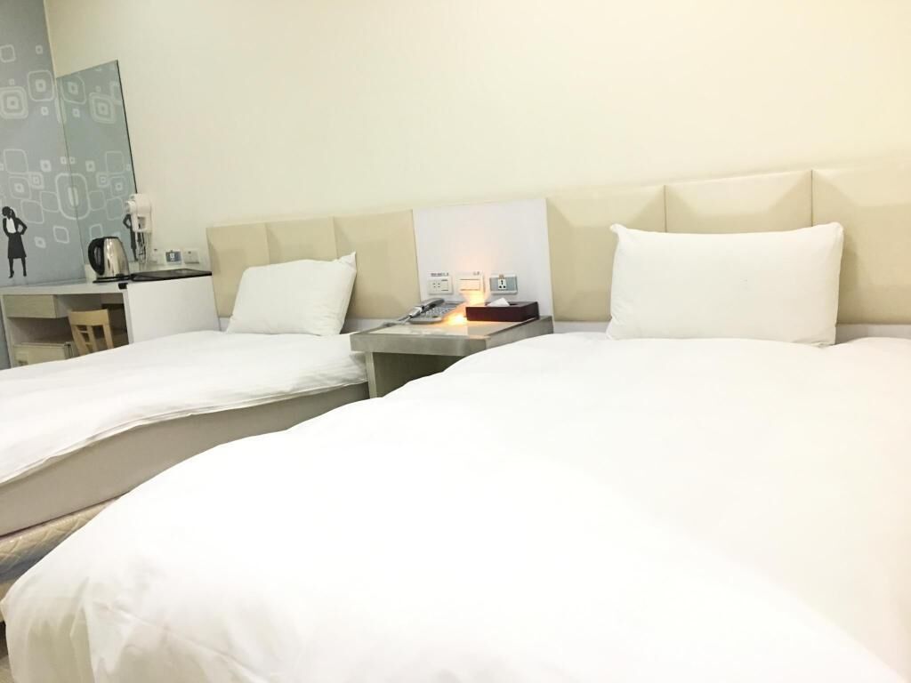 書桌、免費無線上網、床單、無障礙通道