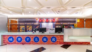 A reception area with a brick wall, a glass counter, and a ceiling with recessed lighting. - Giant Rich King Plaza Hotel (Taipei)