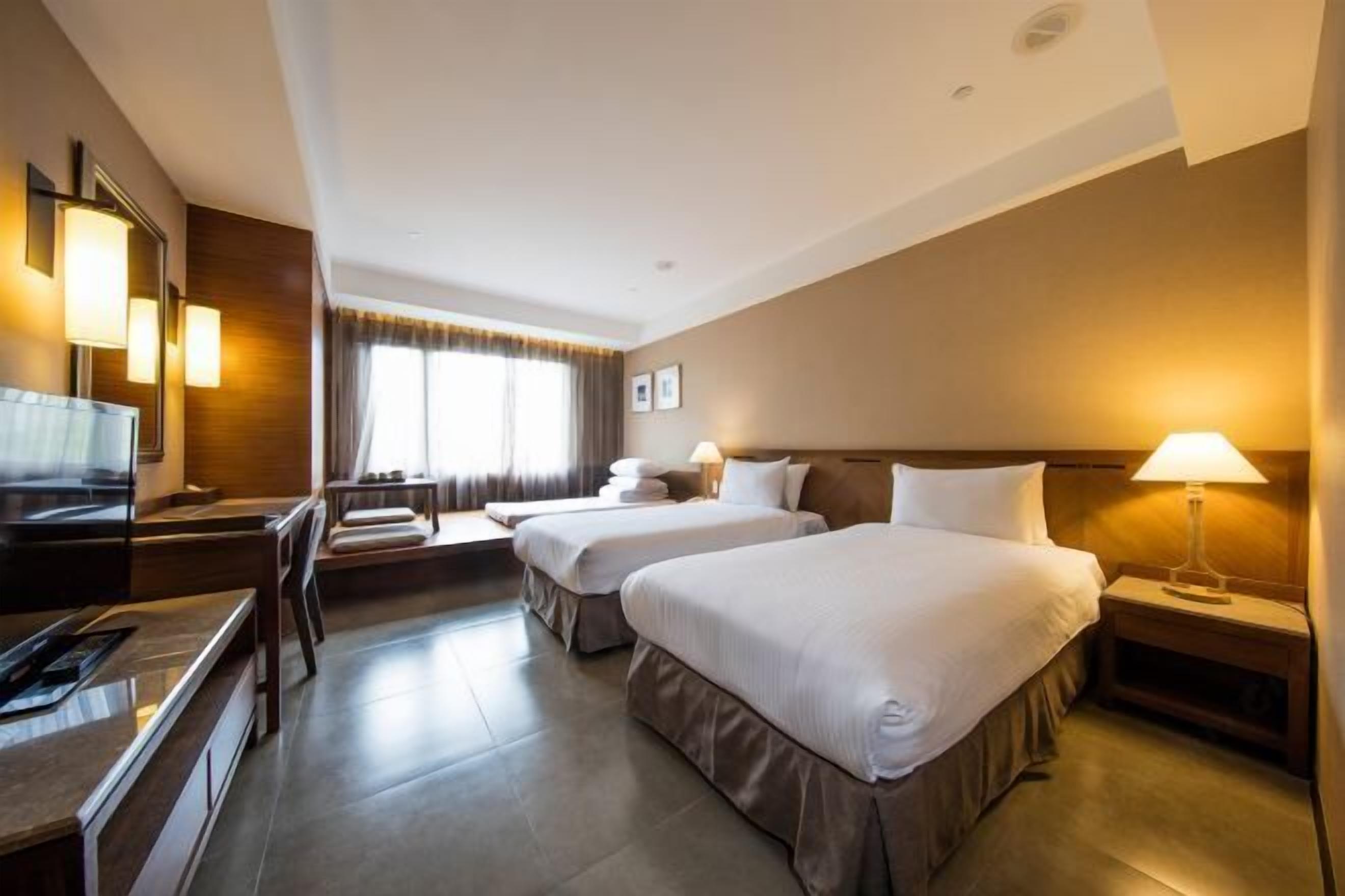 Down comforters, in-room safe, blackout drapes, soundproofing