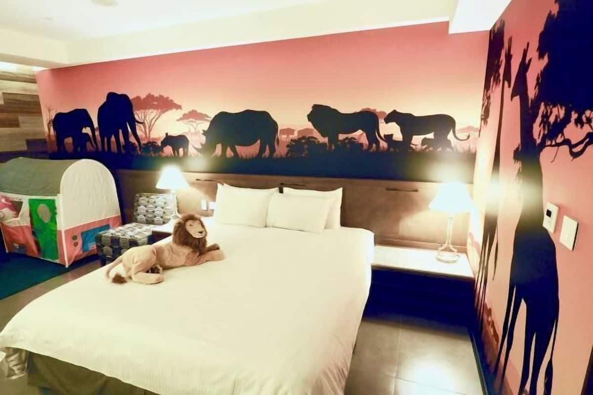 1 habitación, cubrecamas y caja de seguridad en la habitación