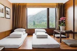 Deluxe Quad Guest Room | Mountain view - The Great Roots Forestry SPA Resort (New Taipei City)
