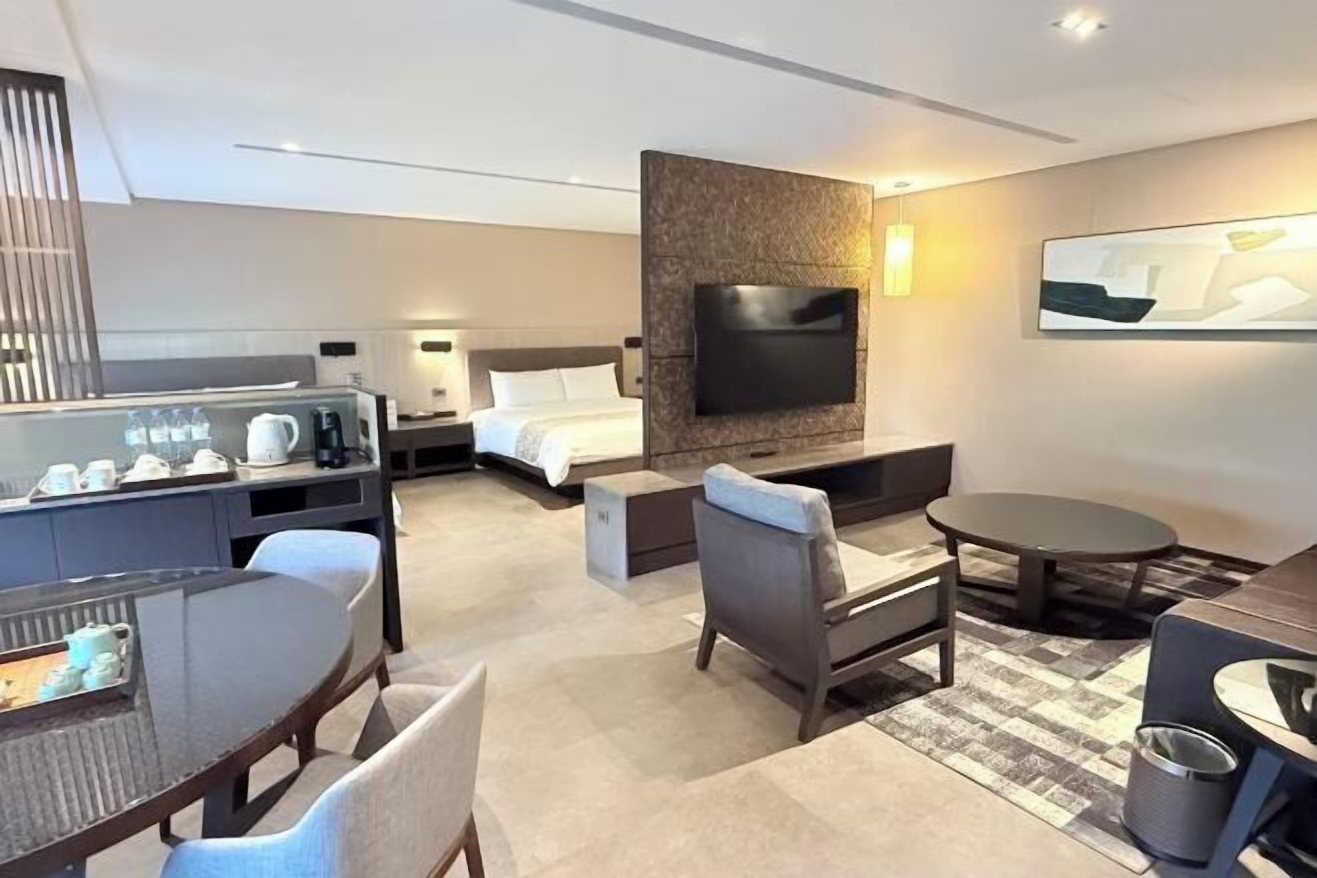 Down comforters, in-room safe, blackout drapes, soundproofing