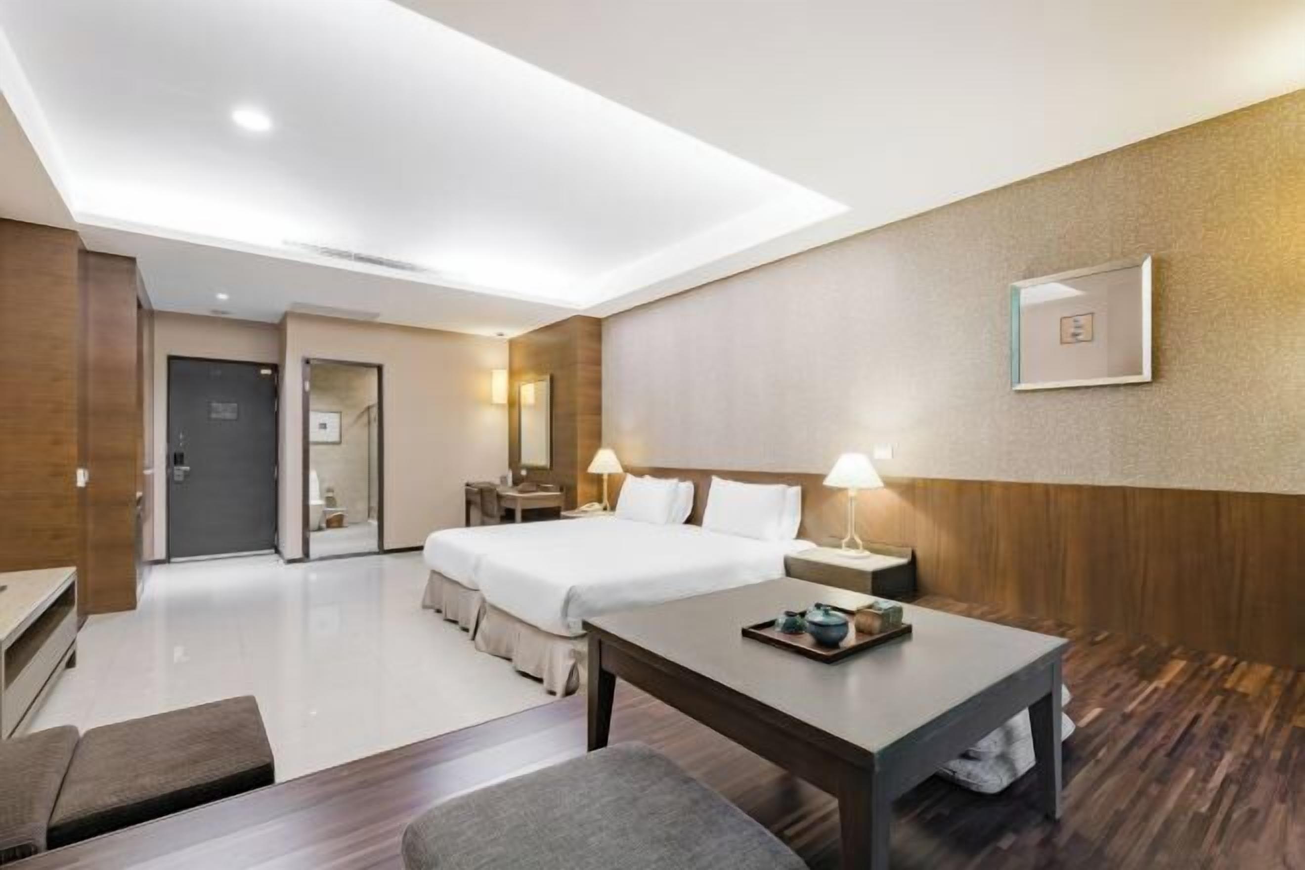 Down comforters, in-room safe, blackout drapes, soundproofing