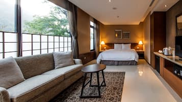 1 bedroom, down duvets, in-room safe, blackout curtains