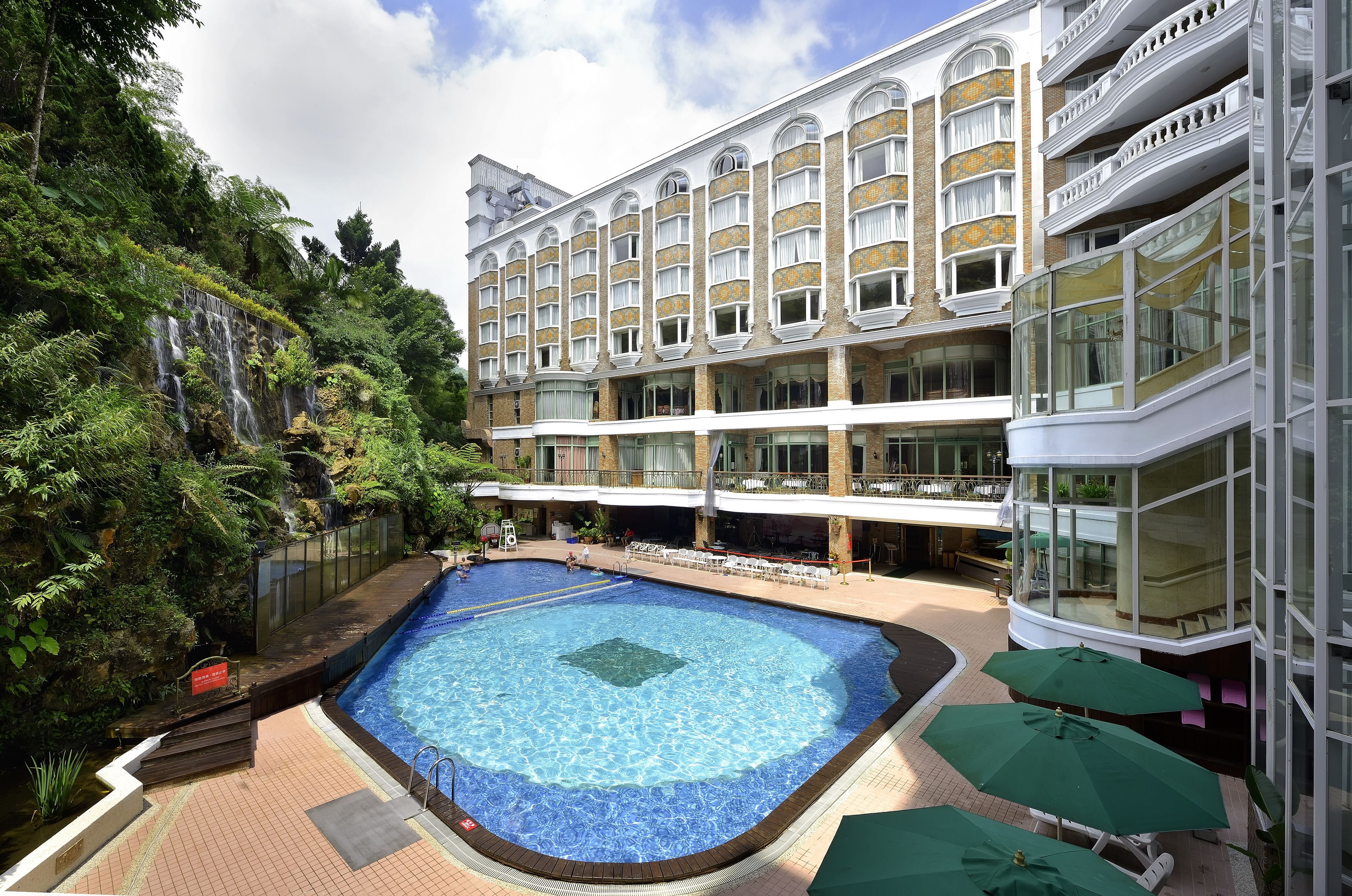 outdoor pool, pool loungers