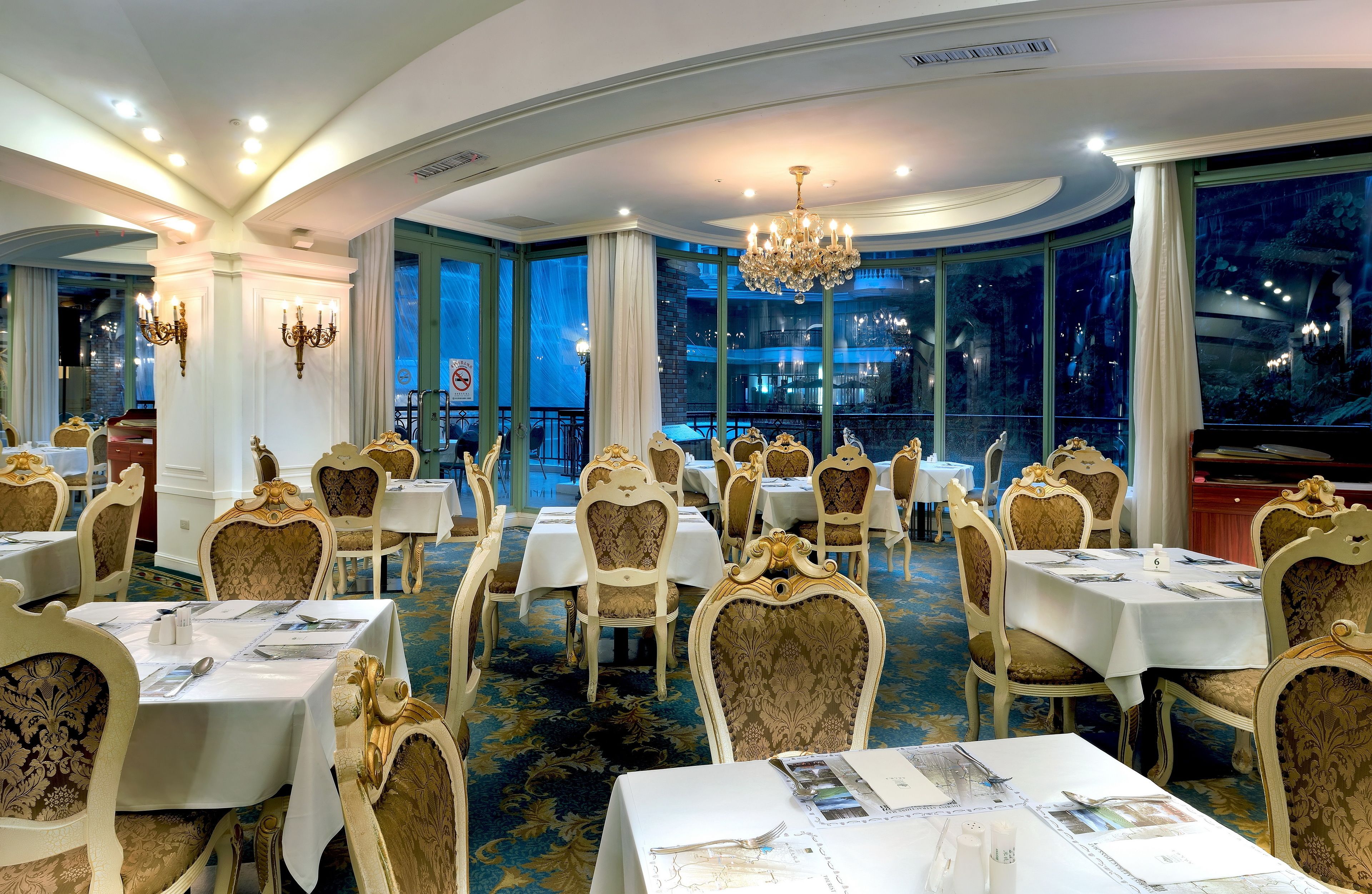 2 restaurants, breakfast, dinner served; chinese cuisine