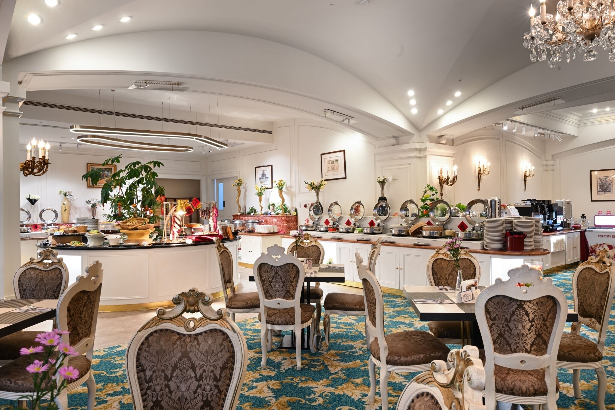 每日供應自助早餐 (每人 TWD500)