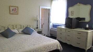 Standard Room, 1 King Bed, Mountain View (King Room Full Bath)