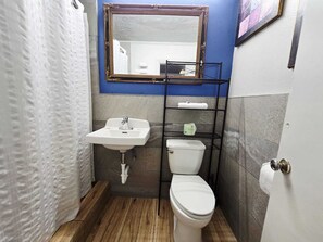 Bathroom - Chek Inn Motel Rockingham NC (Rockingham)