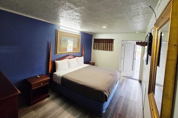 WiFi (free), bed sheets