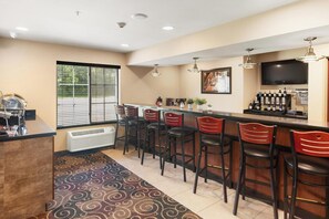 Bar (on property) - Cobblestone Hotel & Suites - Knoxville (Knoxville)