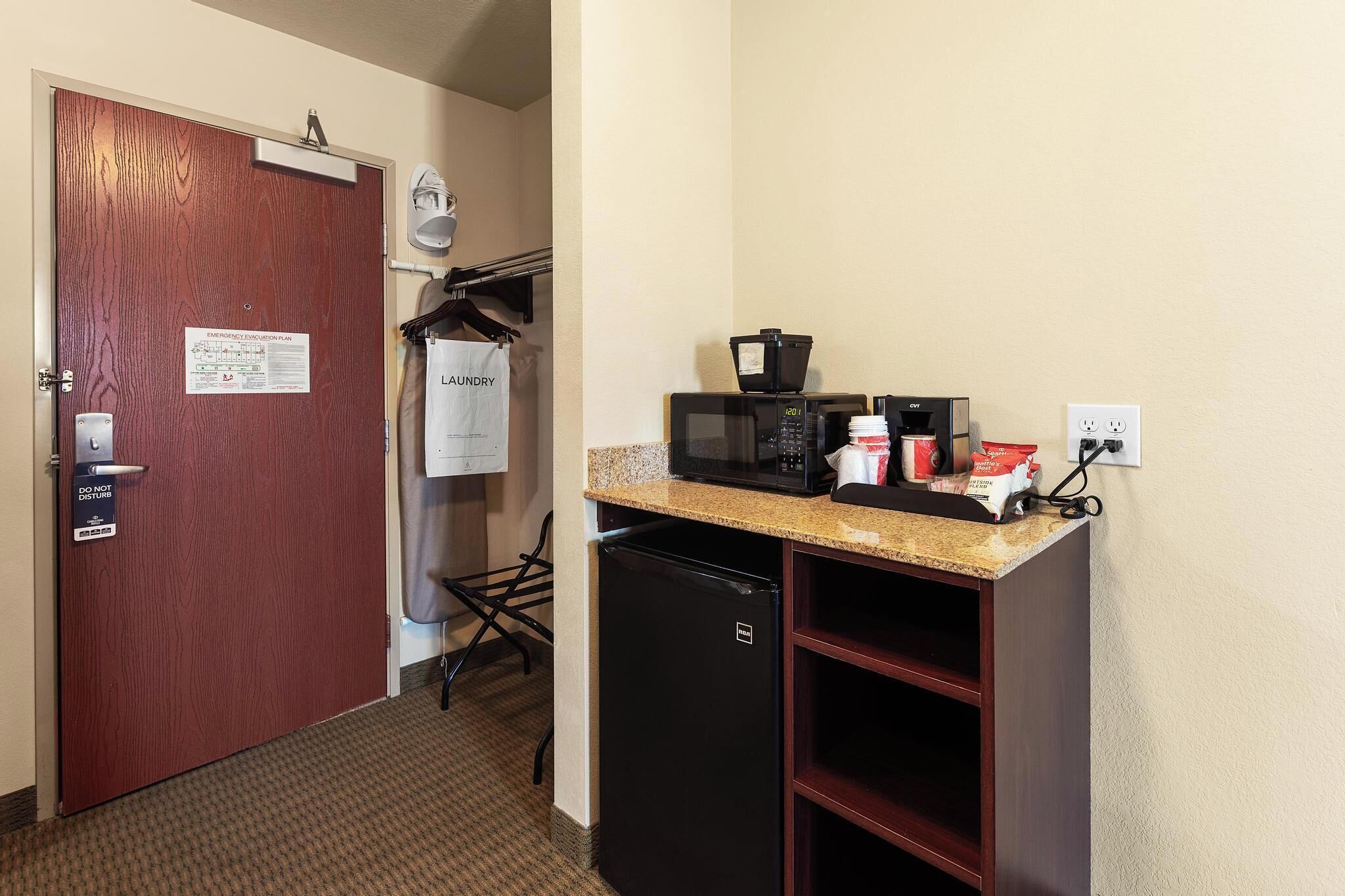 premium bedding, down duvets, pillow-top beds, desk