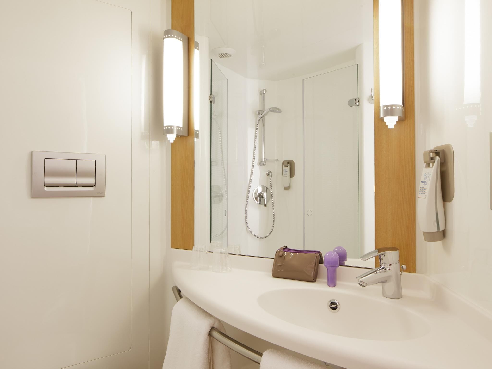 Twin Room, 2 Twin Beds | Desk, blackout drapes, iron/ironing board, free cribs/infant beds