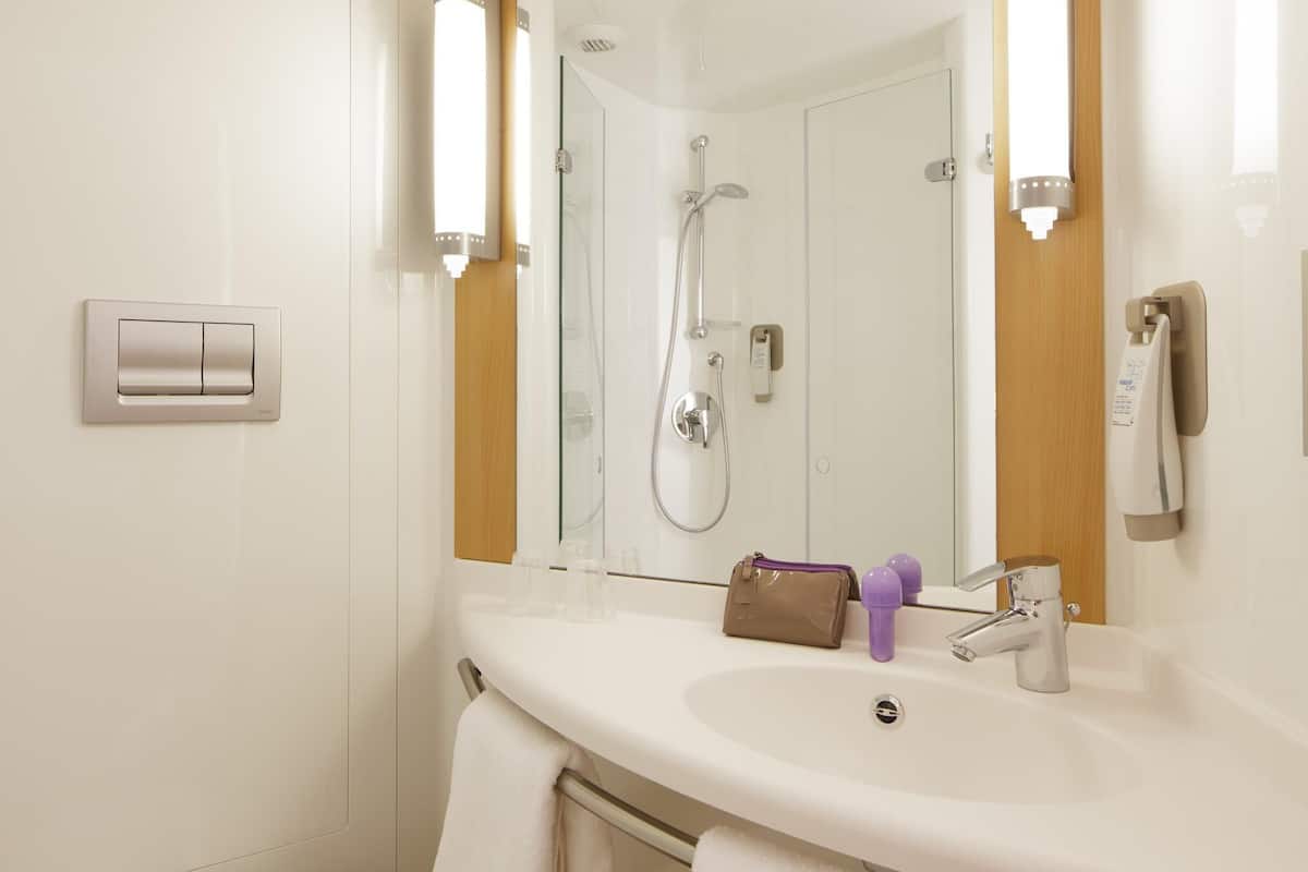 Twin Room, 2 Twin Beds | Desk, blackout drapes, iron/ironing board, free cribs/infant beds
