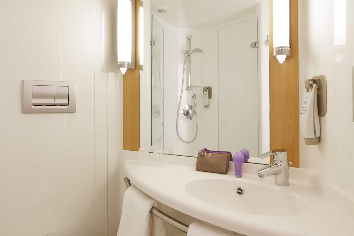 Twin Room, 2 Twin Beds | Desk, blackout drapes, iron/ironing board, free cribs/infant beds