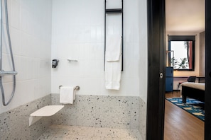 Superior-Doppelzimmer, 1 Doppelbett, barrierefrei | Hochwertige Bettwaren, Zimmersafe, Schreibtisch, schallisolierte Zimmer