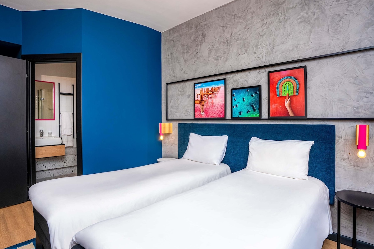Standard Room, 2 Twin Beds | Premium bedding, in-room safe, desk, soundproofing