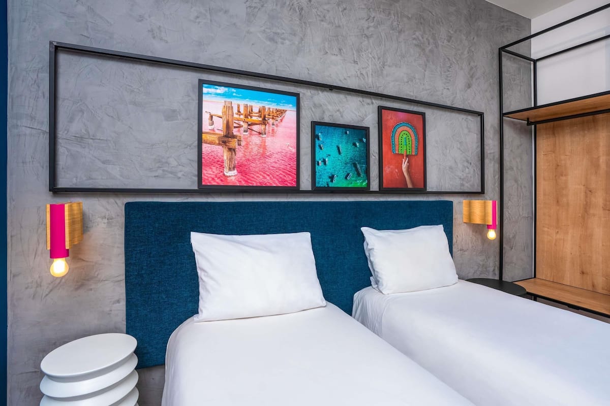 Standard Room, 2 Single Beds | Premium bedding, in-room safe, desk, soundproofing