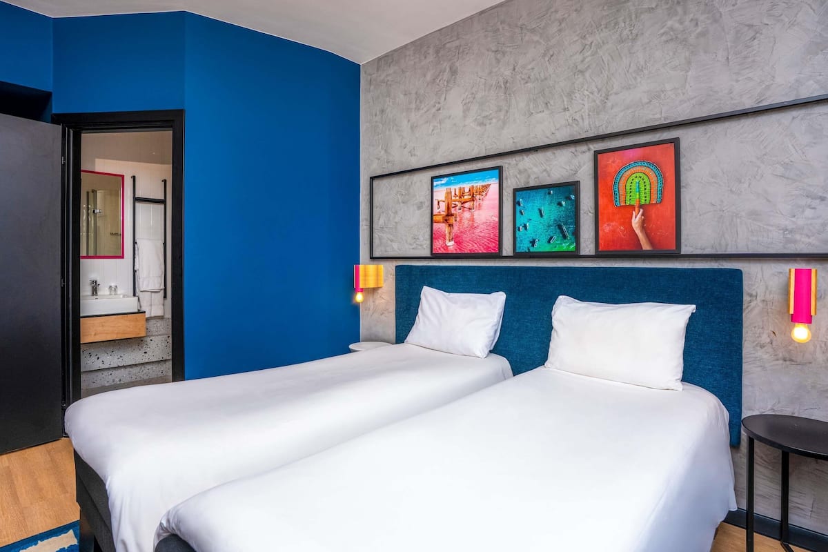 Standard Room, 2 Single Beds | Premium bedding, in-room safe, desk, soundproofing