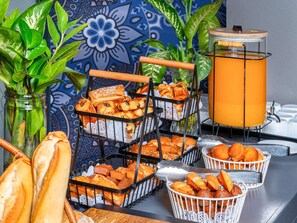 Daily buffet breakfast (XOF 8000 per person) - Ibis Styles Dakar (Dakar)