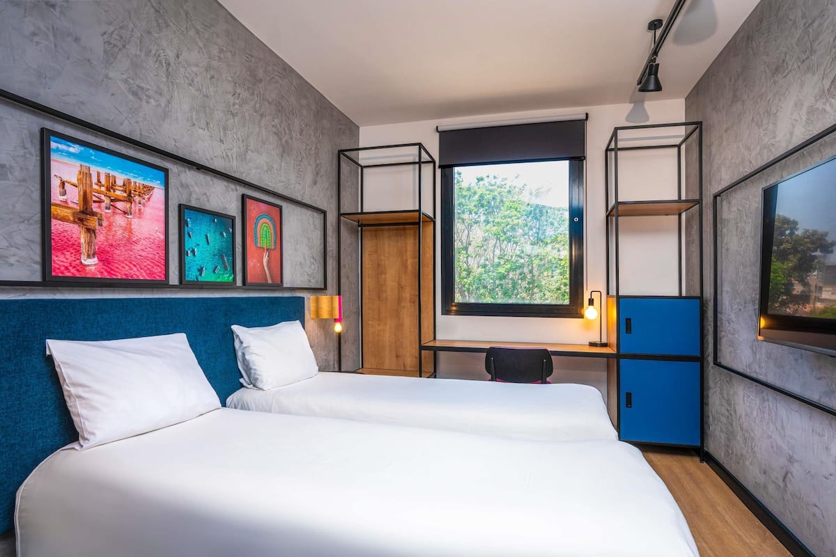 Standard Room, 2 Single Beds | Premium bedding, in-room safe, desk, soundproofing