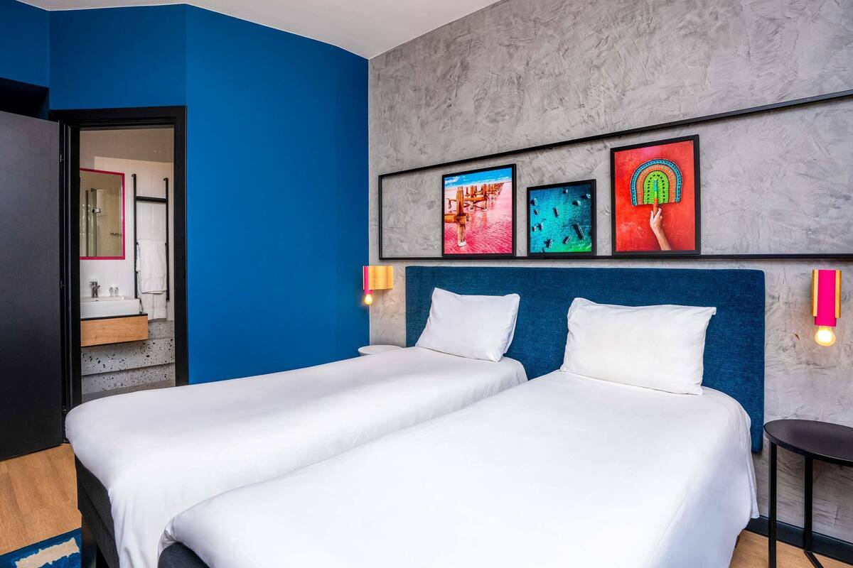 Standard Room, 2 Single Beds | Premium bedding, in-room safe, desk, soundproofing