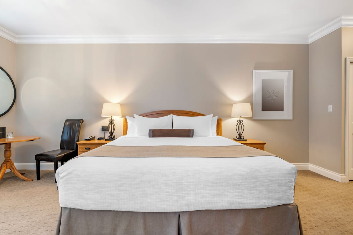 Deluxe Room, 1 King Bed | 1 bedroom, premium bedding, pillow-top beds, in-room safe