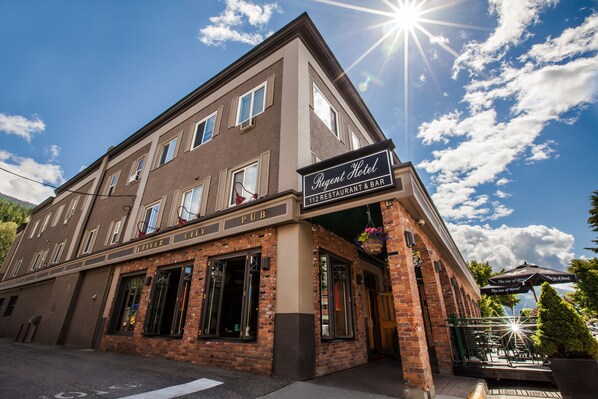 Front of property - Regent Hotel (Revelstoke)